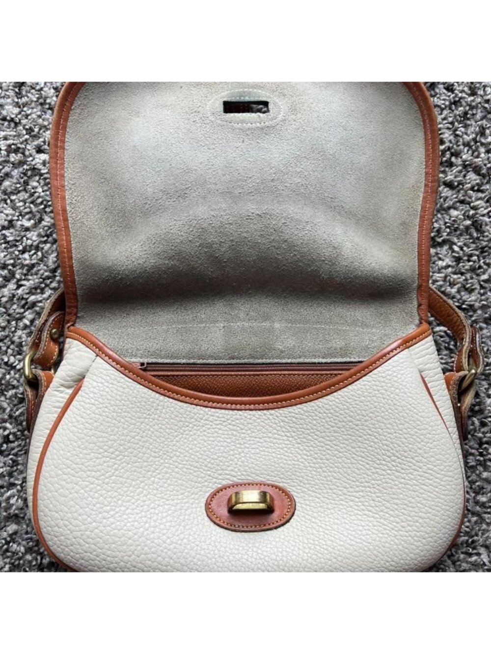 Vintage Ivory Tan Leather Dooney & Bourke Crossbody Bag Timeless Preppy Utility - Picture 2 of 8